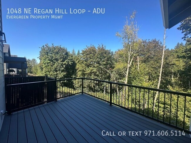 Building Photo - 1048 NE Regan Hill Loop
