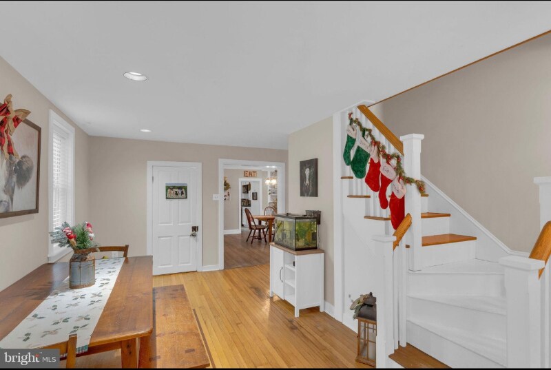 Building Photo - 132 S Main St