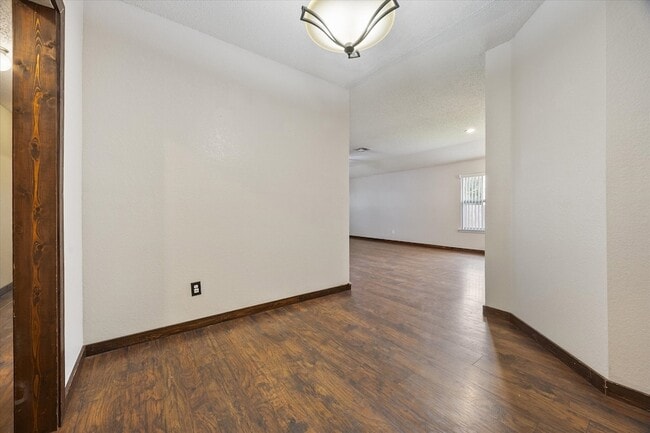 Building Photo - 2701 Redwood St
