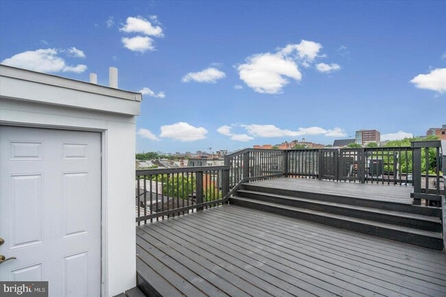 Building Photo - 1723 E Lombard St