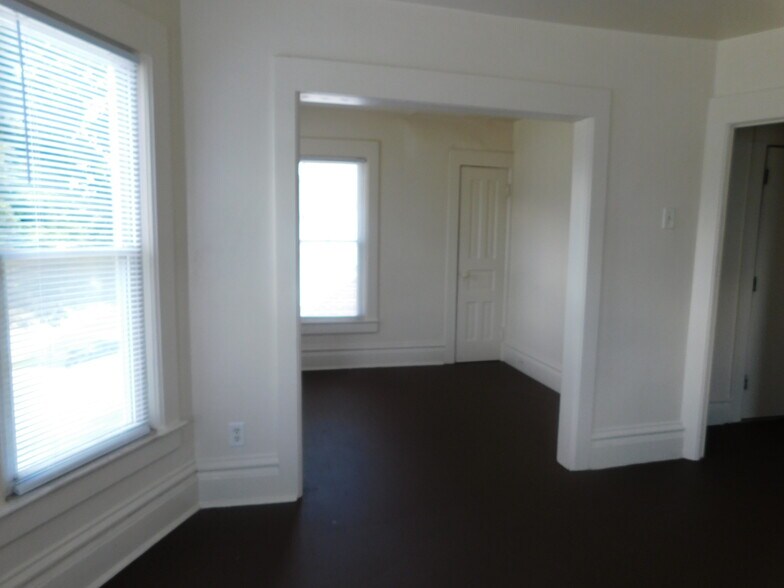Building Photo - 1007 S Chicago Ave