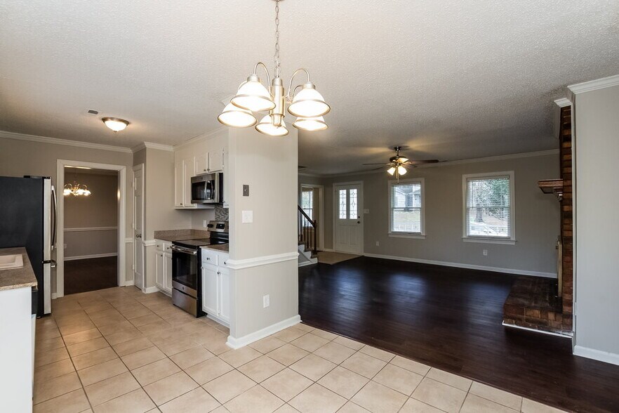 Building Photo - 2515 Haybrook Ln