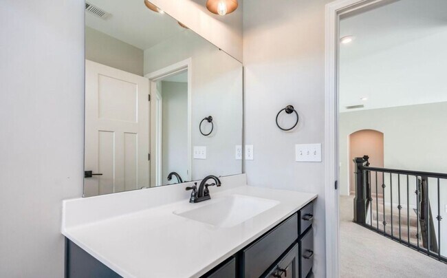 Building Photo - 15911 Long Meadow Way