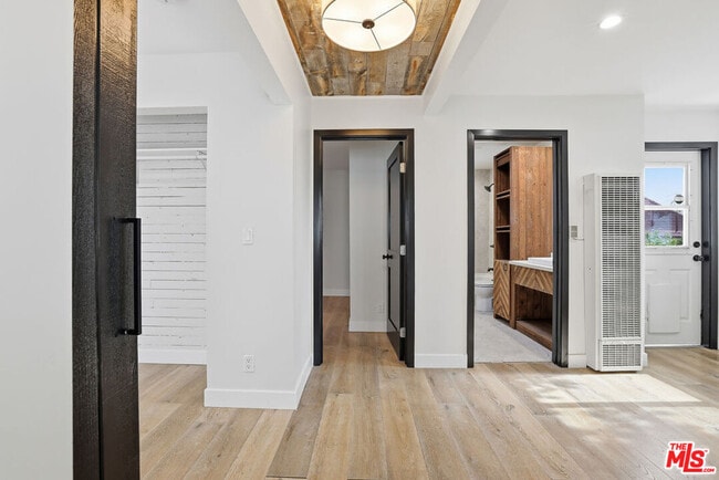 Building Photo - 5226 Rockland Ave