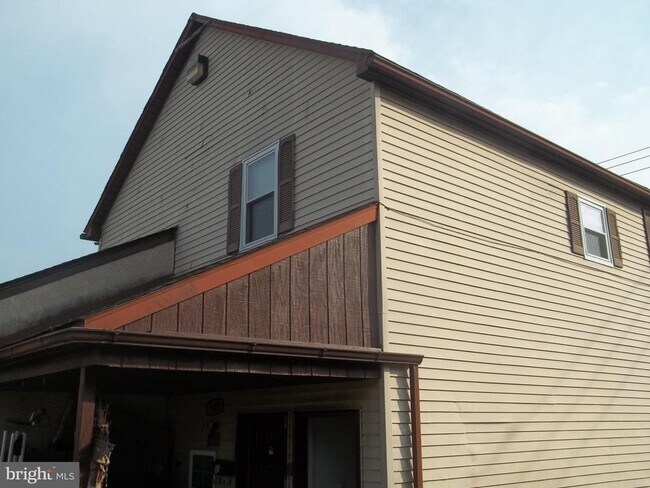 Building Photo - 342 Cherry St