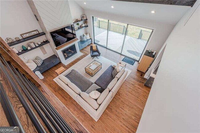 Building Photo - 4562 Columns Dr SE