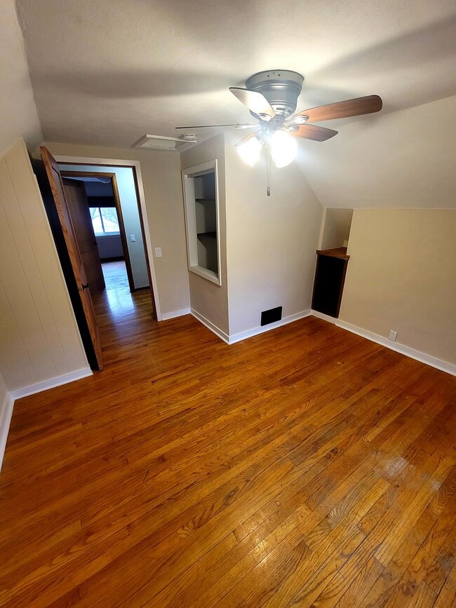 Building Photo - Charming 4 Bedroom on the North Side of Ma...
