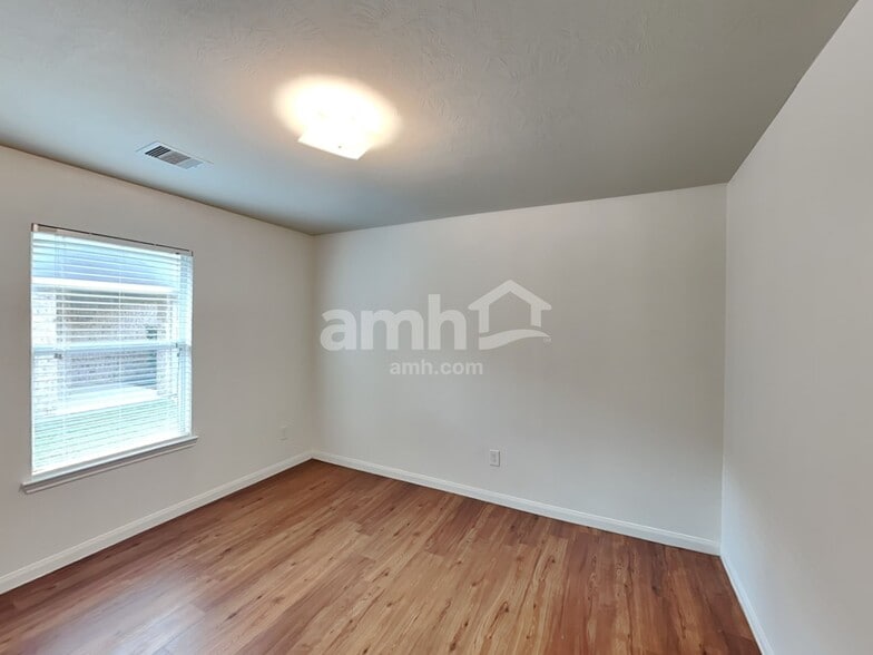 Building Photo - 22334 Queenbury Hills Dr