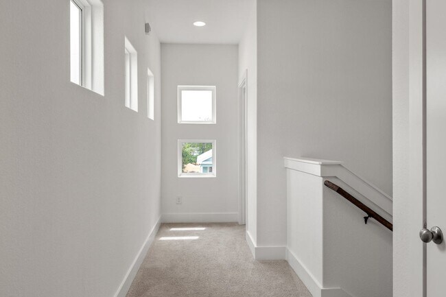 Building Photo - 215 San Salvador Ave
