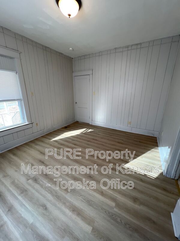 Building Photo - 430 NE Lime St