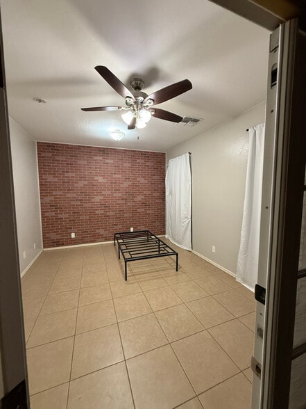 Primary Photo - 2428 N 101st Ave