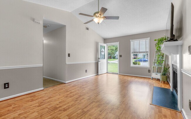 Building Photo - 3 Bedroom Ranch