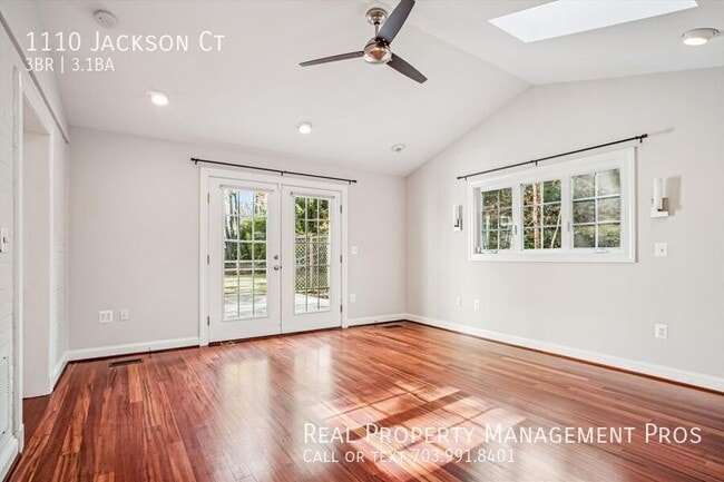 Building Photo - 1110 Jackson Ct