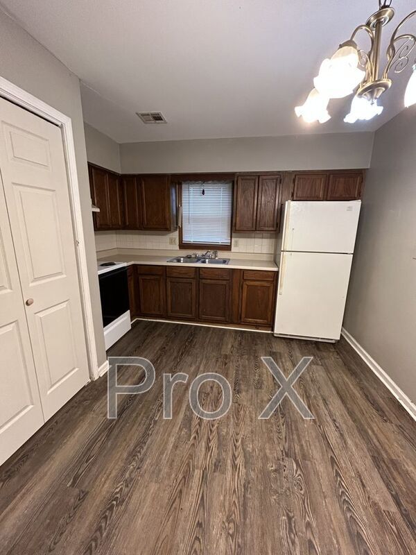 Building Photo - 913 E Quincy St