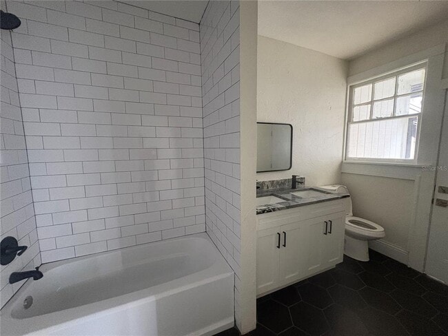 Building Photo - 729 E Palmetto St