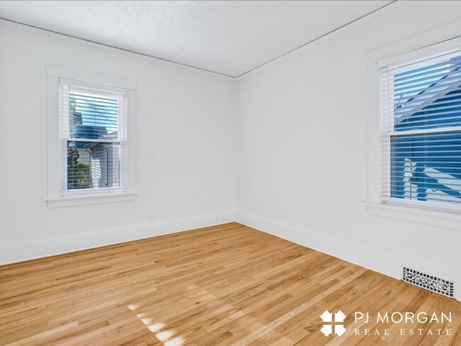 Building Photo - Charming Midtown Rental!