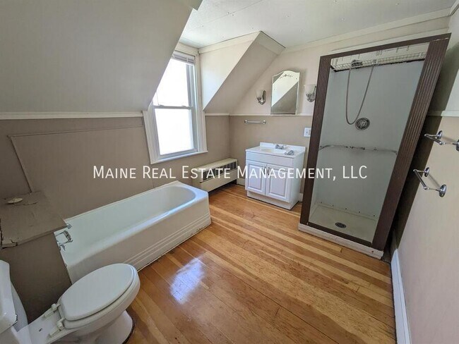 Building Photo - 15 Elm St