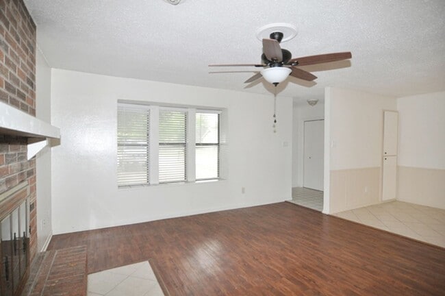 Building Photo - 108 Navajo Dr