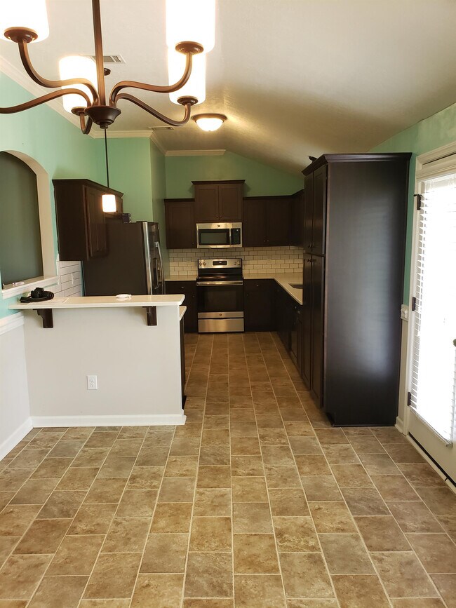 Building Photo - 3237 Alexandria Dr