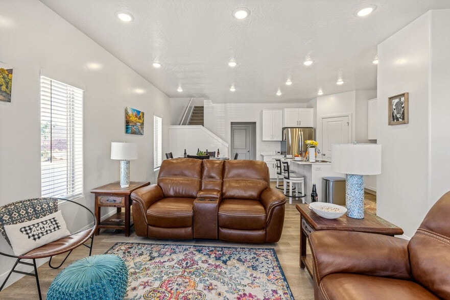 Building Photo - 350 W Old Hwy