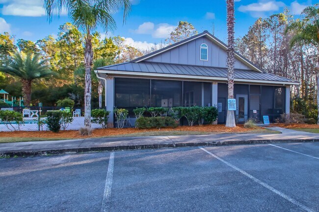 Building Photo - 3/2 updated home with amenities