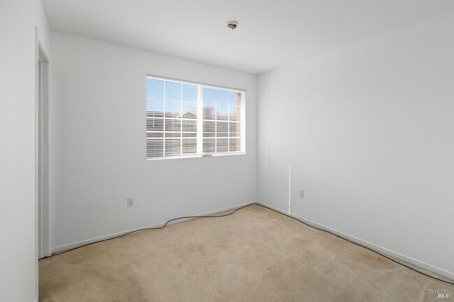 Building Photo - 712 Daniels Ave