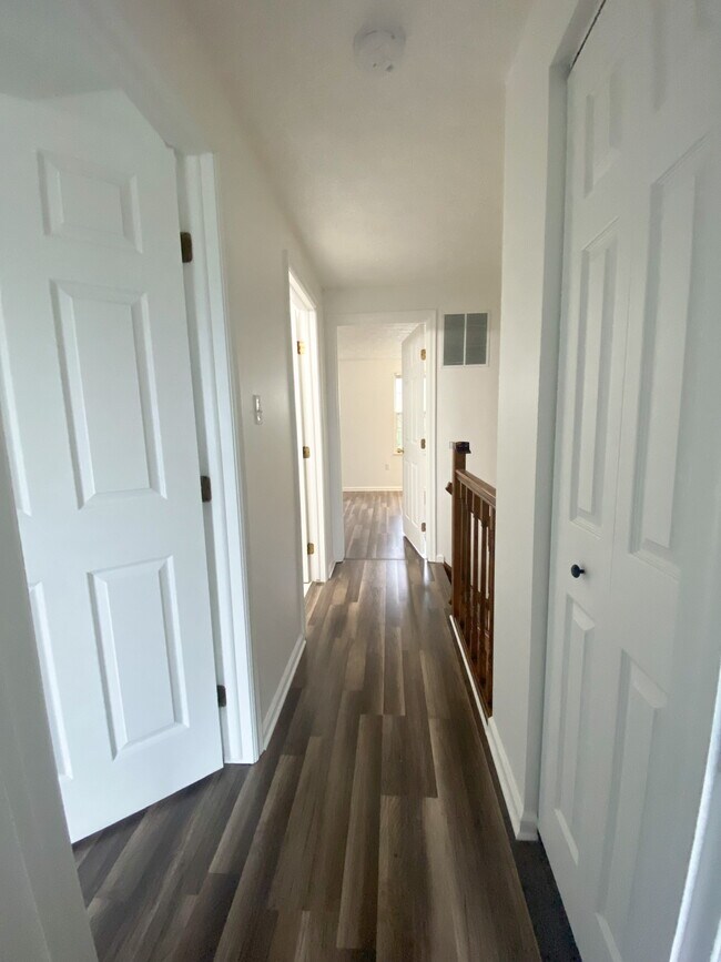 Hallway - 5053 Hamilton Dr