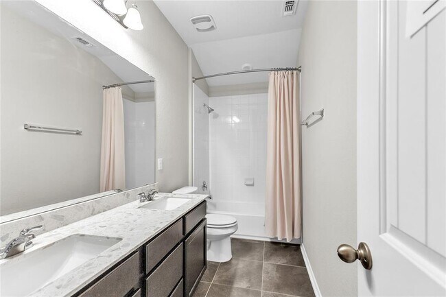 Building Photo - 709 Vaughn St