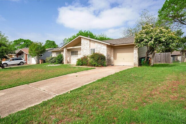 Building Photo - 8012 Logwood Dr