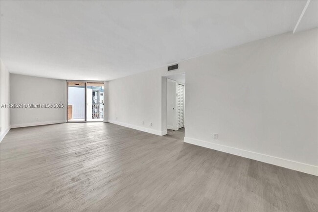Building Photo - 1750 W 46th St