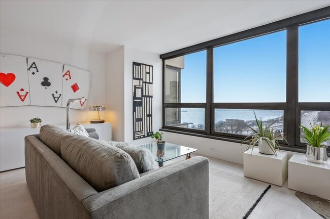 Building Photo - 360 E Randolph St