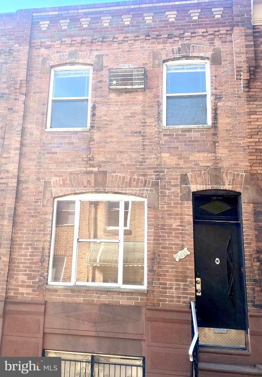 Building Photo - 2418 S Warnock St