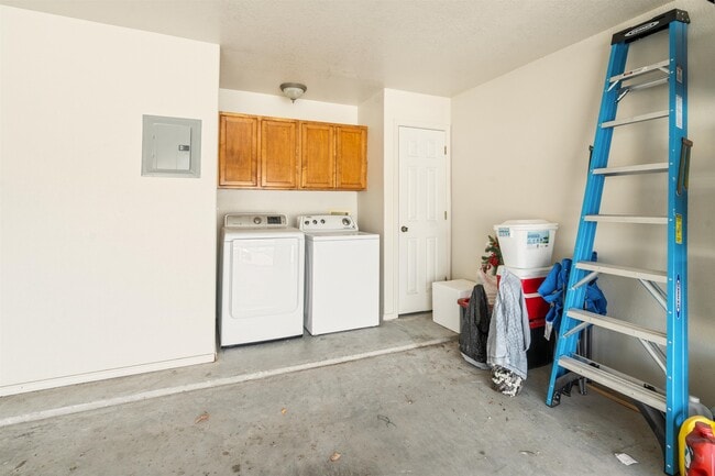 Building Photo - 208 Ramon Cardenas Dr