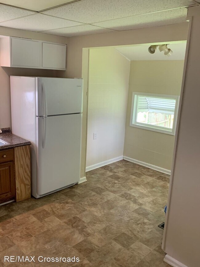 Building Photo - 3 br, 1 bath House - 404 Noah Ave.