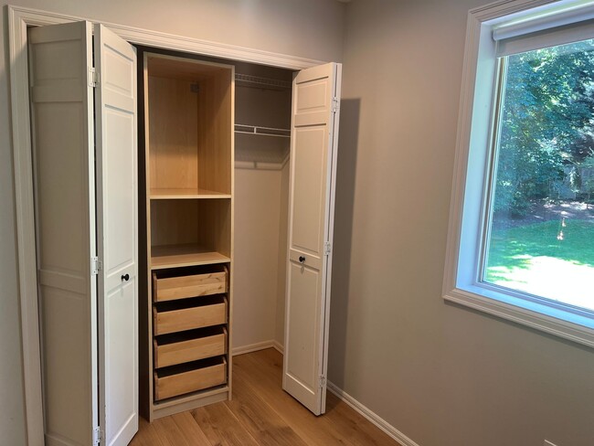 Building Photo - 4bd/2.5ba Redmond Home