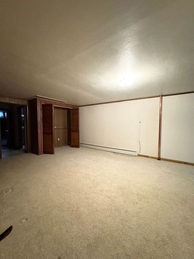 Building Photo - 4 Bedroom - 2 Bath Ranch Style Home with 2...