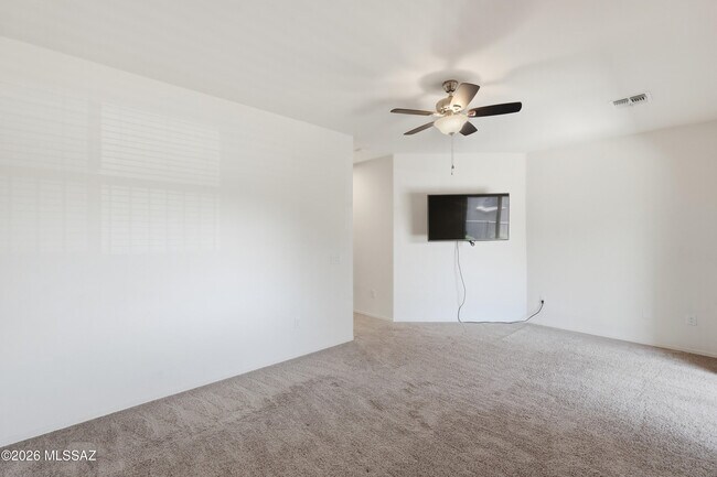 Building Photo - 4162 N Thurston Ln