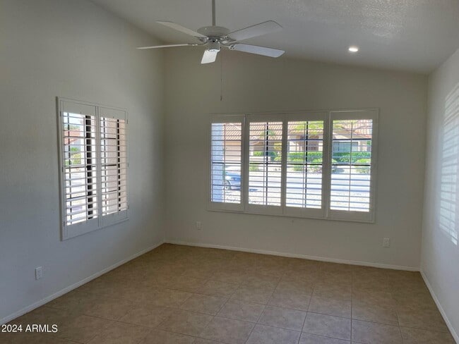 Building Photo - 839 E Meadow Ln