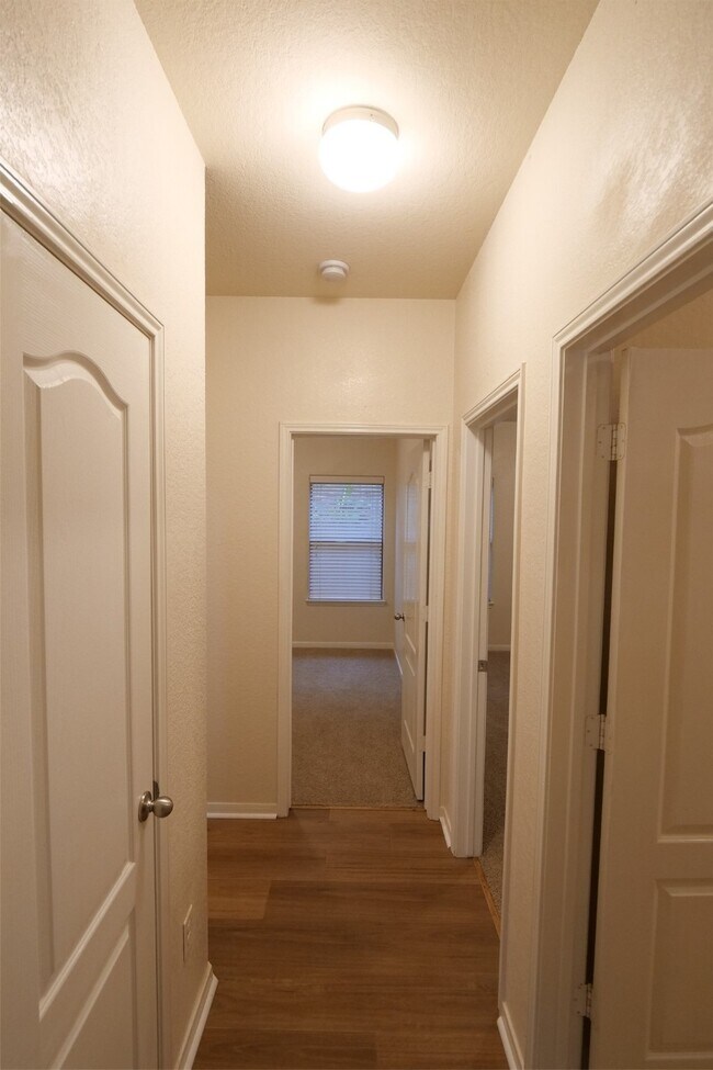 Building Photo - 803 Harbor Lakes Ln