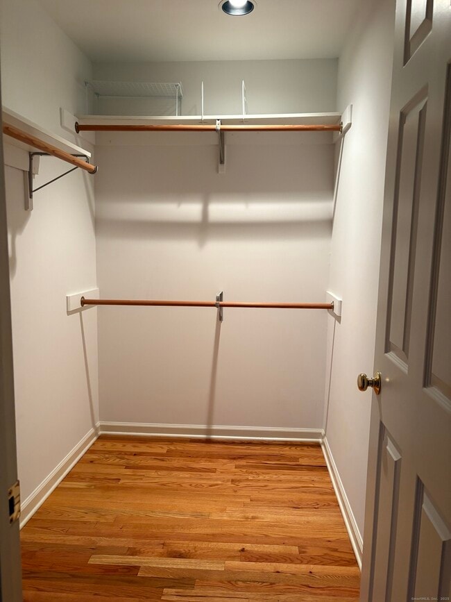 Building Photo - 5 Howes Ct