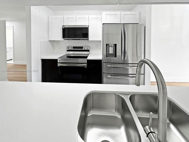 Building Photo - 9348 Chelsea Dr S