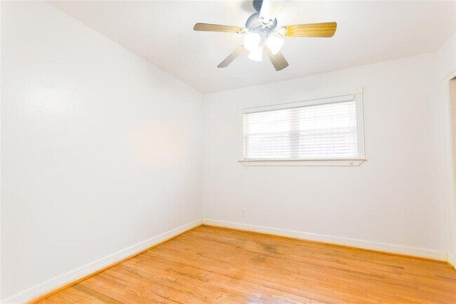 Building Photo - 10518 Hazelhurst Dr