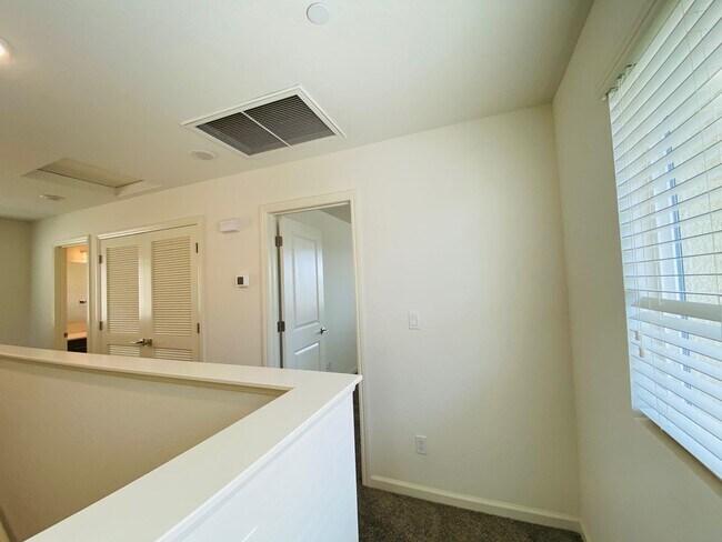 Building Photo - $2,395 Alluvial & Fowler, 3 Bedroom Home -...