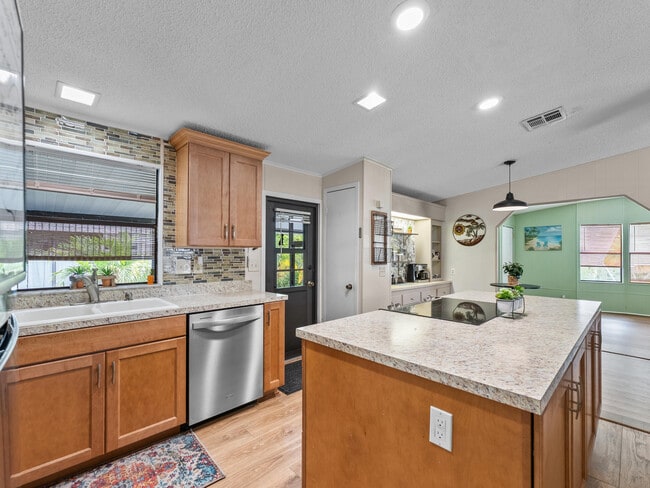 Building Photo - 2855 SW Monarch Trail