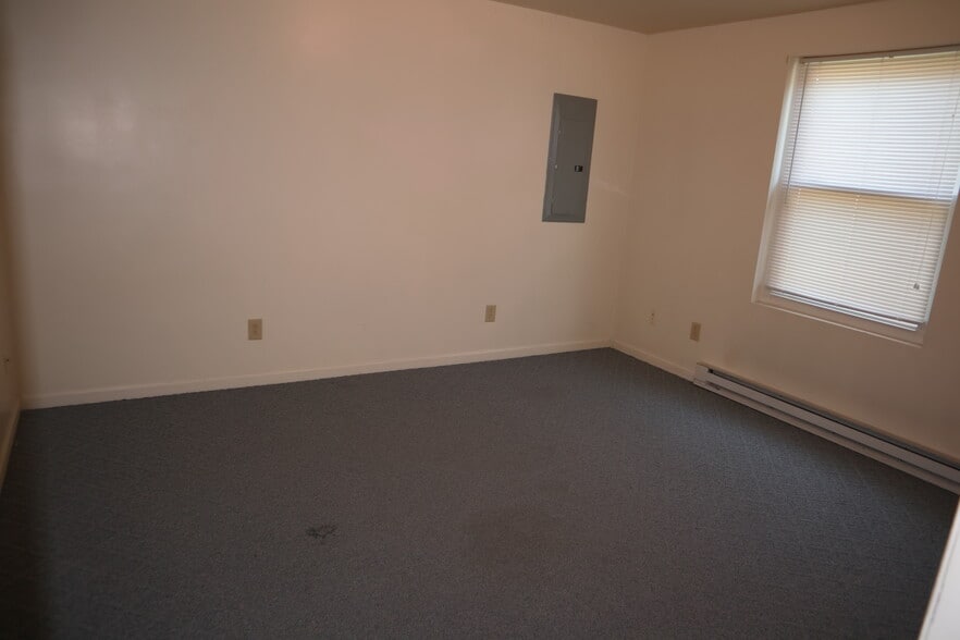 Building Photo - 653 High St