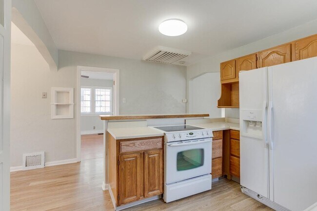 Building Photo - 3703 S Sherman St