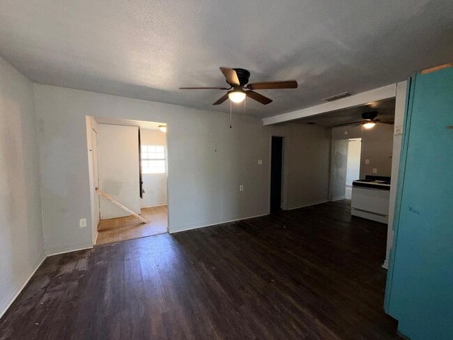 Building Photo - 2512 1st St