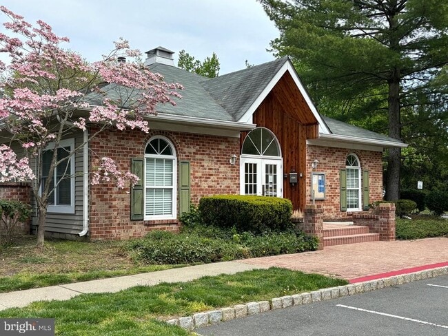 Building Photo - 14 Cheverny Ct