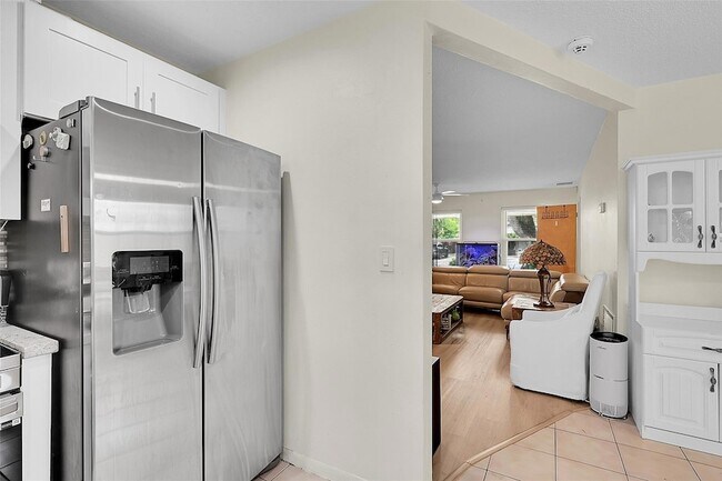 Building Photo - 4540 SW 26th Terrace