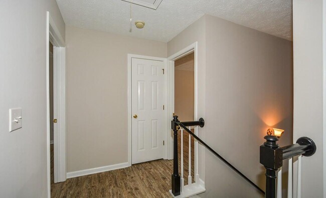 Building Photo - 612 Spanish Oak Dr